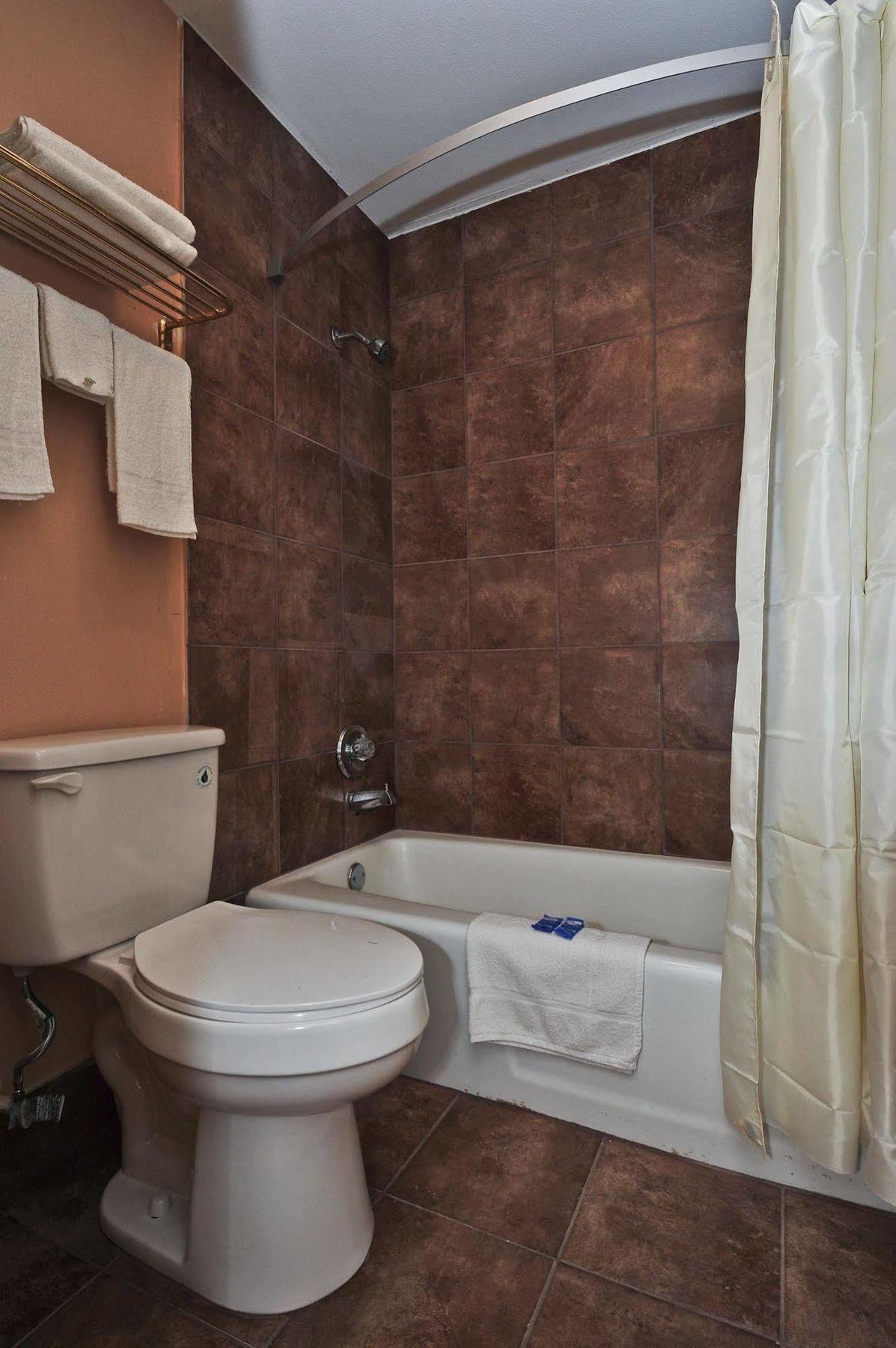 Relax Inn Guin Экстерьер фото
